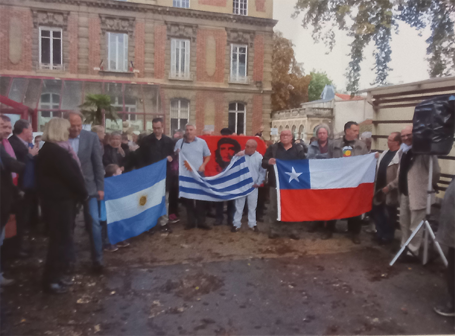 Parmi les retraité∙es de Fontenay, il y a aussi certain∙es enfants d’exilé∙es politiques d’Uruguay, du Chili ou d’Argentine (photo de 1978), accueilli∙es au foyer, dont on retrouve voit une photo de 2015, à l’occasion d’un hommage à Jacques Damiani. [Loïc Damiani]