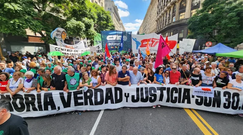 Manifestation du 24 mars 2024 à Buenos Aires ; Solidaires présent ! [Coll. Nara Cladera]