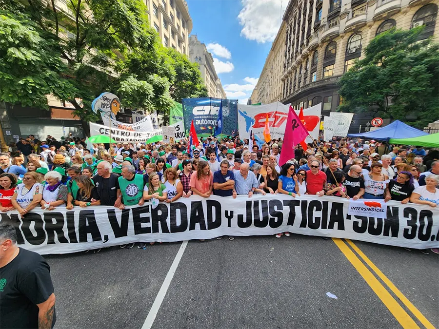 Manifestation du 24 mars 2024 à Buenos Aires ; Solidaires présent ! [Coll. Nara Cladera]
