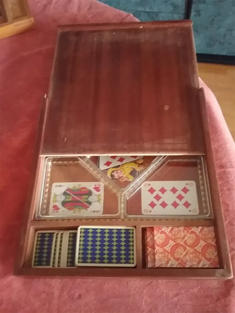 Boite de jeux réalisé par Alexandre Le Tréhondat. [Coll. M. LT-E]