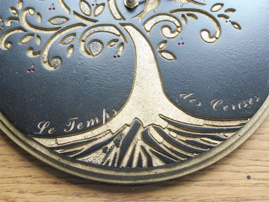 Détail de la pendule. [Coll. R.K.]
