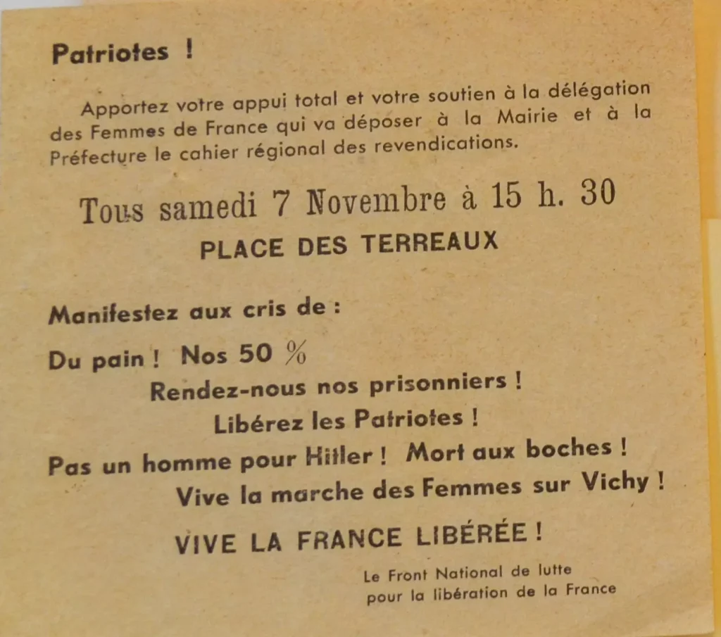 Manifestation de femmes du 7 novembre 1942 à Lyon. [Archives départ. du Rhône – 45 W 67]