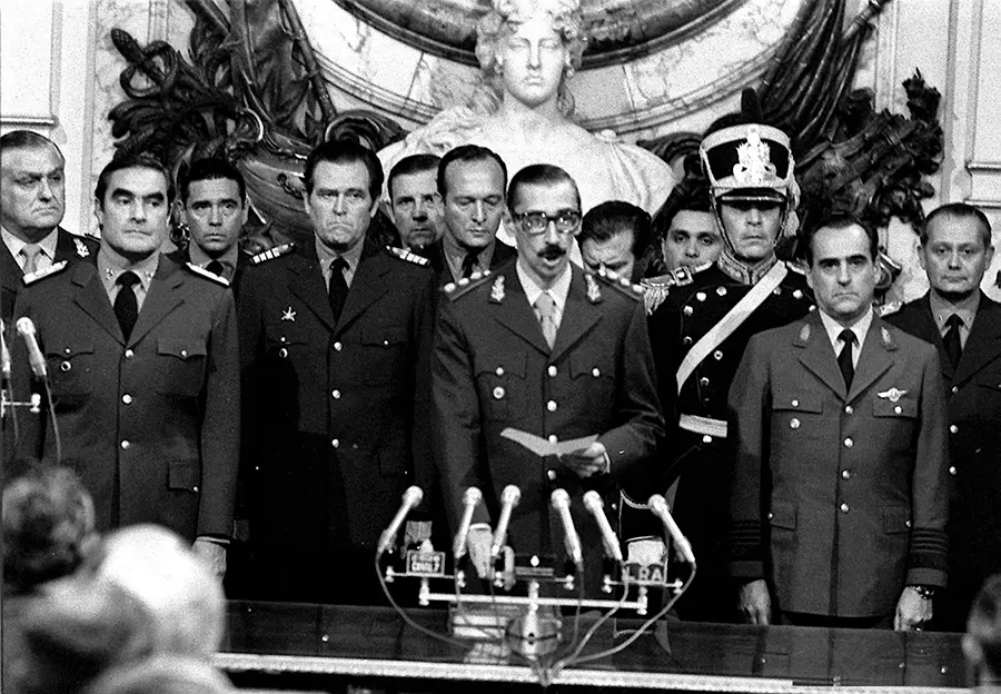 Après le coup d'état, la prestation de serment de Videla en tant que président de l'Argentine. [DR]
