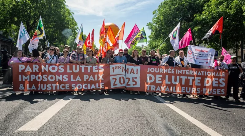 Délégations internationales à la manifestation parisienne du 1er mai 205 [Martin Noda, Hans Lucas]