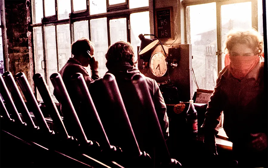 Action au poste d’aiguillage SNCF de Longwy, en 1979. [Sylvain Dessi]