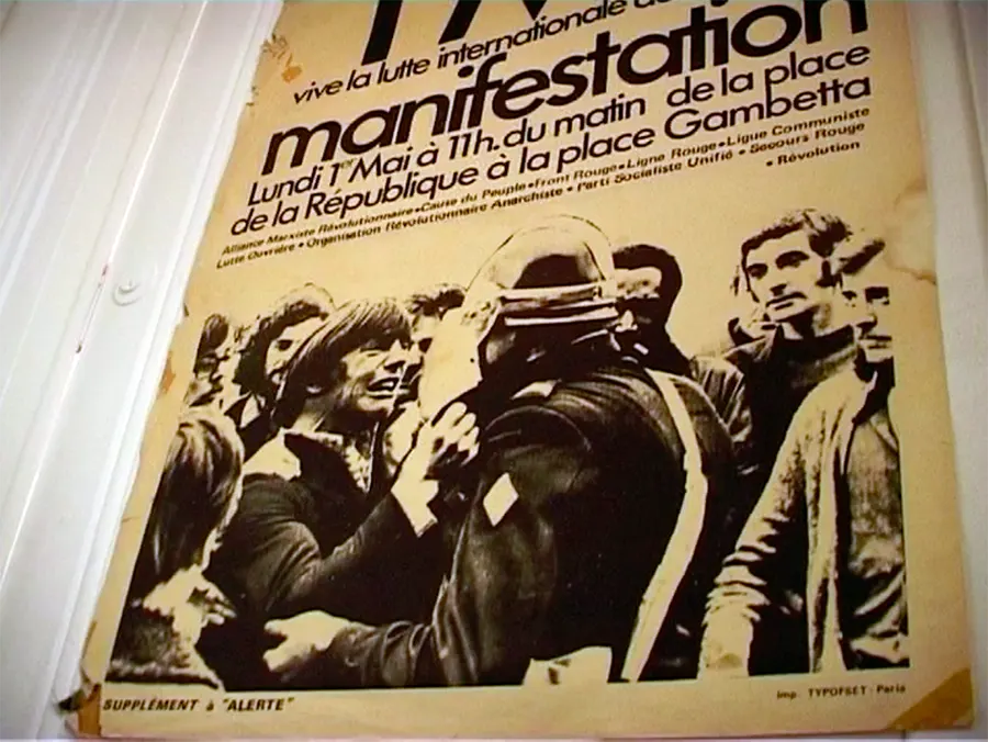Affiche du 1er mai 1972 reprenant la photo de la grève du Joint français avec deux amis d’enfance, l’un gréviste, l’autre CRS (photogramme tiré de Frères de classe). A propos de Frère de classe : « Remettre en mouvement les images de 68 », Christophe Cordier, Les utopiques n°7, éditions Syllepse, printemps 1968.