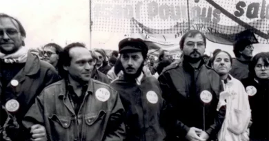 Au temps du casier, dans un cortège SUD PTT, en 1990 : à gauche, Thierry Renard, puis Gérard Coste, Raïola et (à partir de la droite) Annick Coupé, Nelly Martin. [Coll. CM]