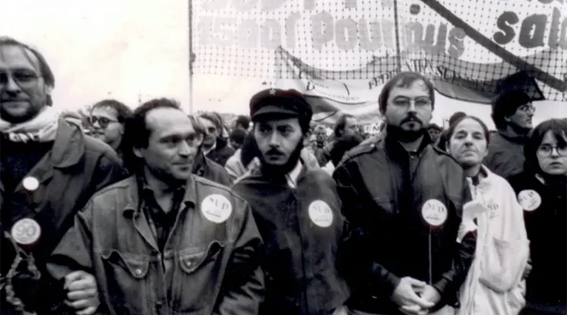 Au temps du casier, dans un cortège SUD PTT, en 1990 : à gauche, Thierry Renard, puis Gérard Coste, Raïola et (à partir de la droite) Annick Coupé, Nelly Martin. [Coll. CM]