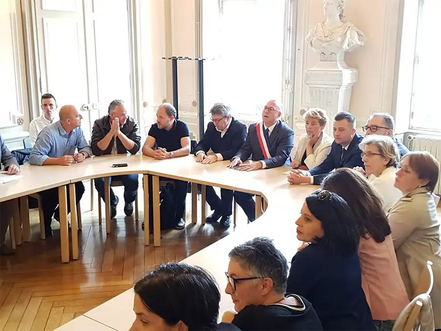 Conférence de presse en mairie de Belfort, avec élus et représentants syndicaux. [UFSI]