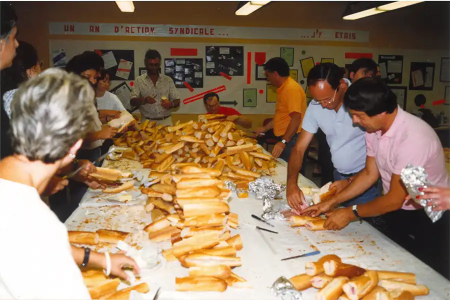 Les préparations de manif., c’est aussi ça ! Au local du SNUI, le 12 septembre 1989. [Solidaires Finances publiques]