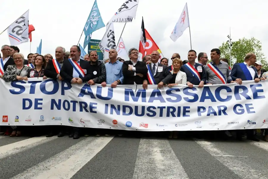 Manifestation avec des représentant‧es nationaux. [UFSI]