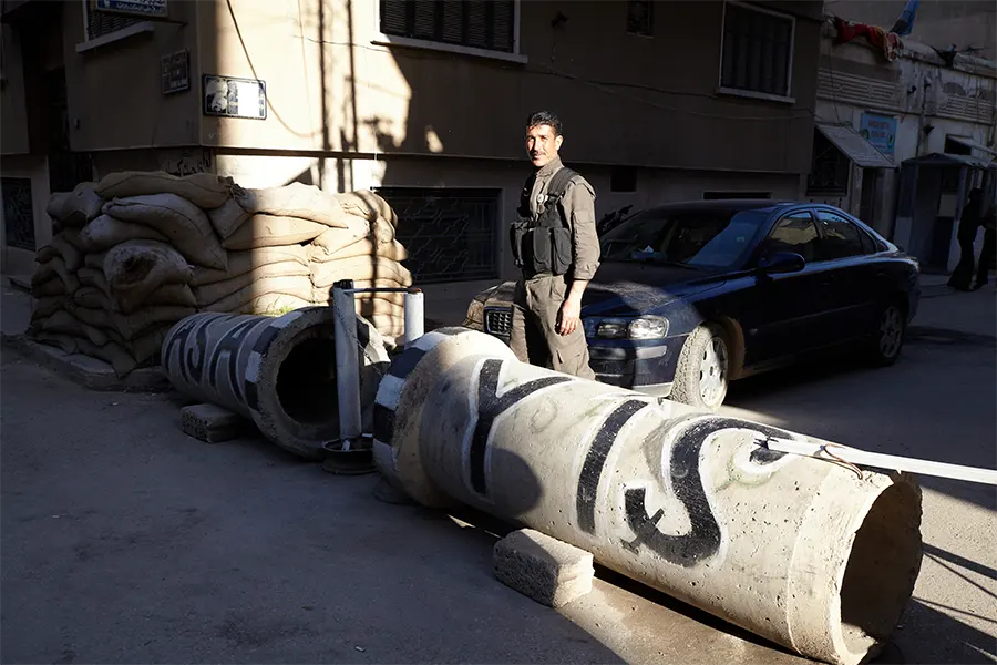 Printemps 2014, Asayish à Qamishlo. [Loez]