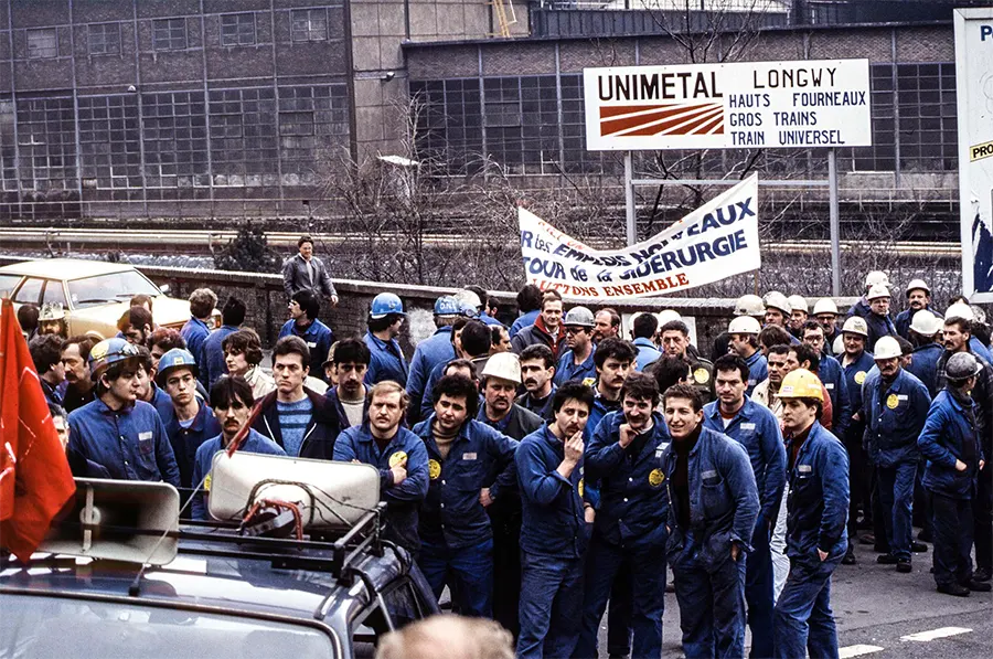 Prise de parole devant l’usine Senelle, en 1979. [Sylvain Dessi]